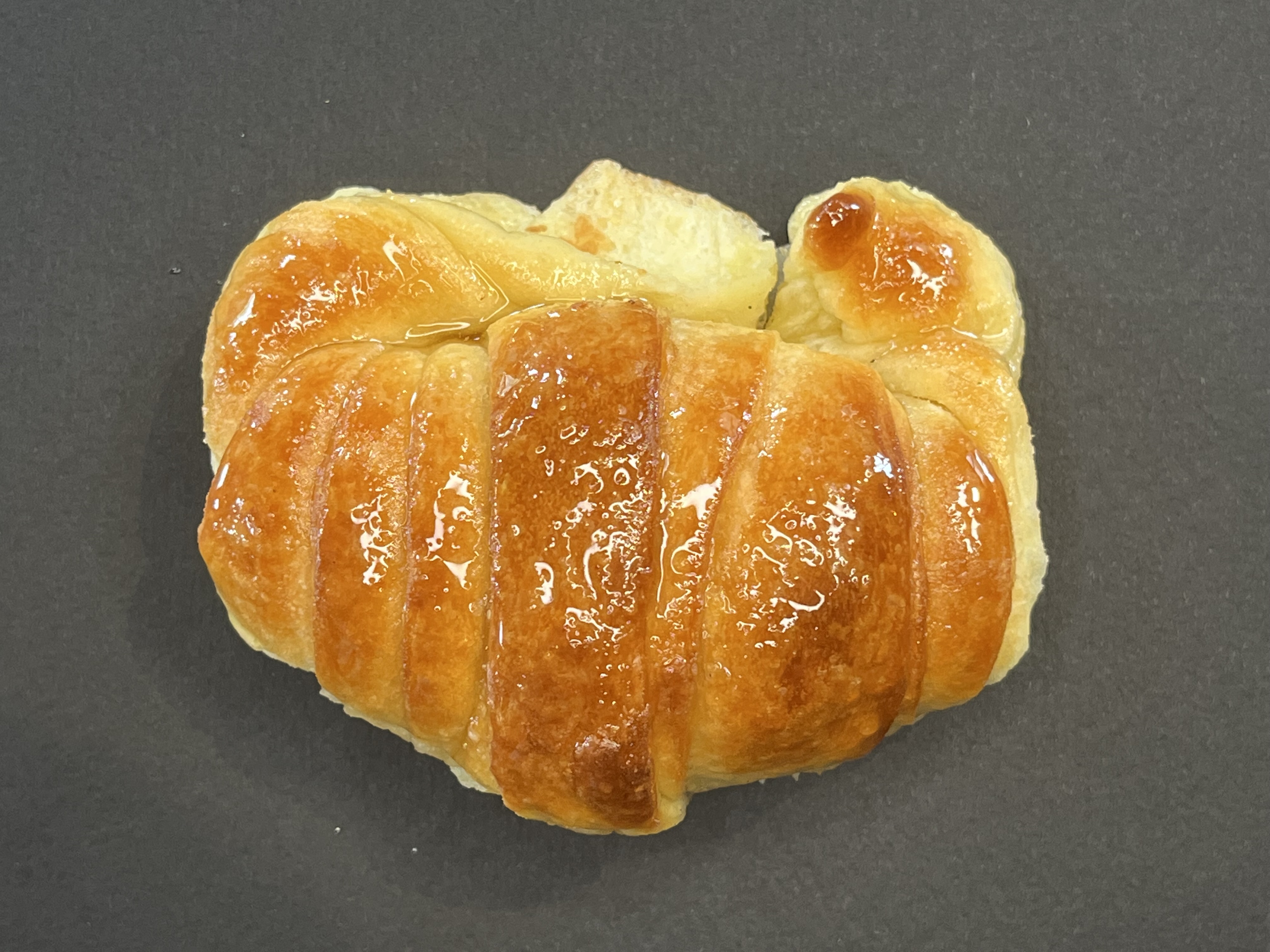 Medialunas Rellenas de Dulce de Leche o Crema Pastelera